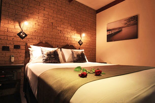 Queen suite at Bell Tower Motor Inn Queen suite at Bell Tower Motor Inn